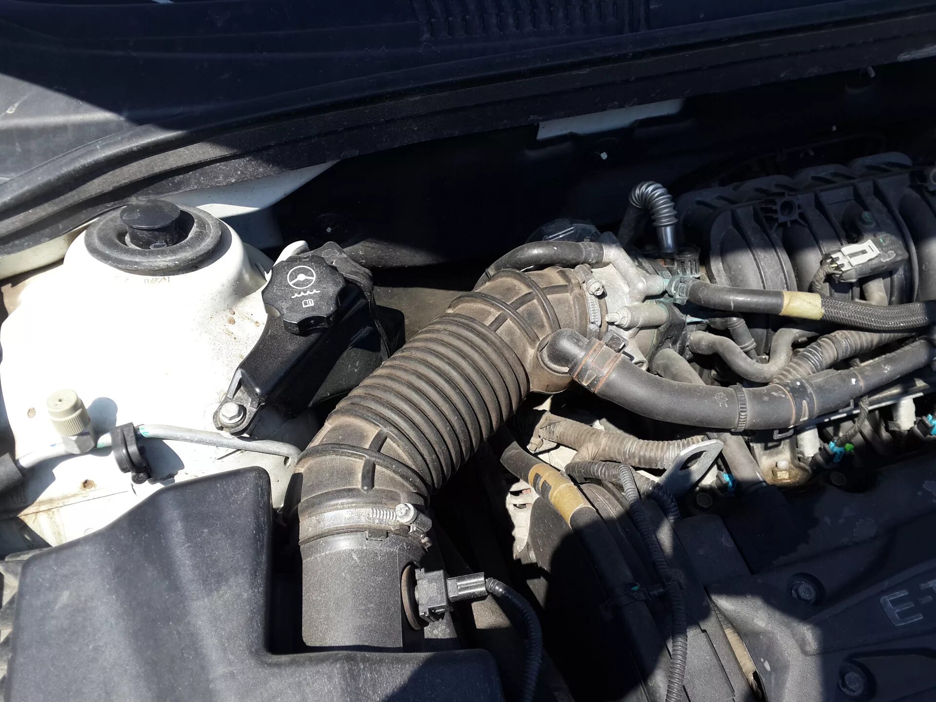 5. 3. С. Горит лампочка на chevrolet cruze 2011. Плавают обороты круз 1.