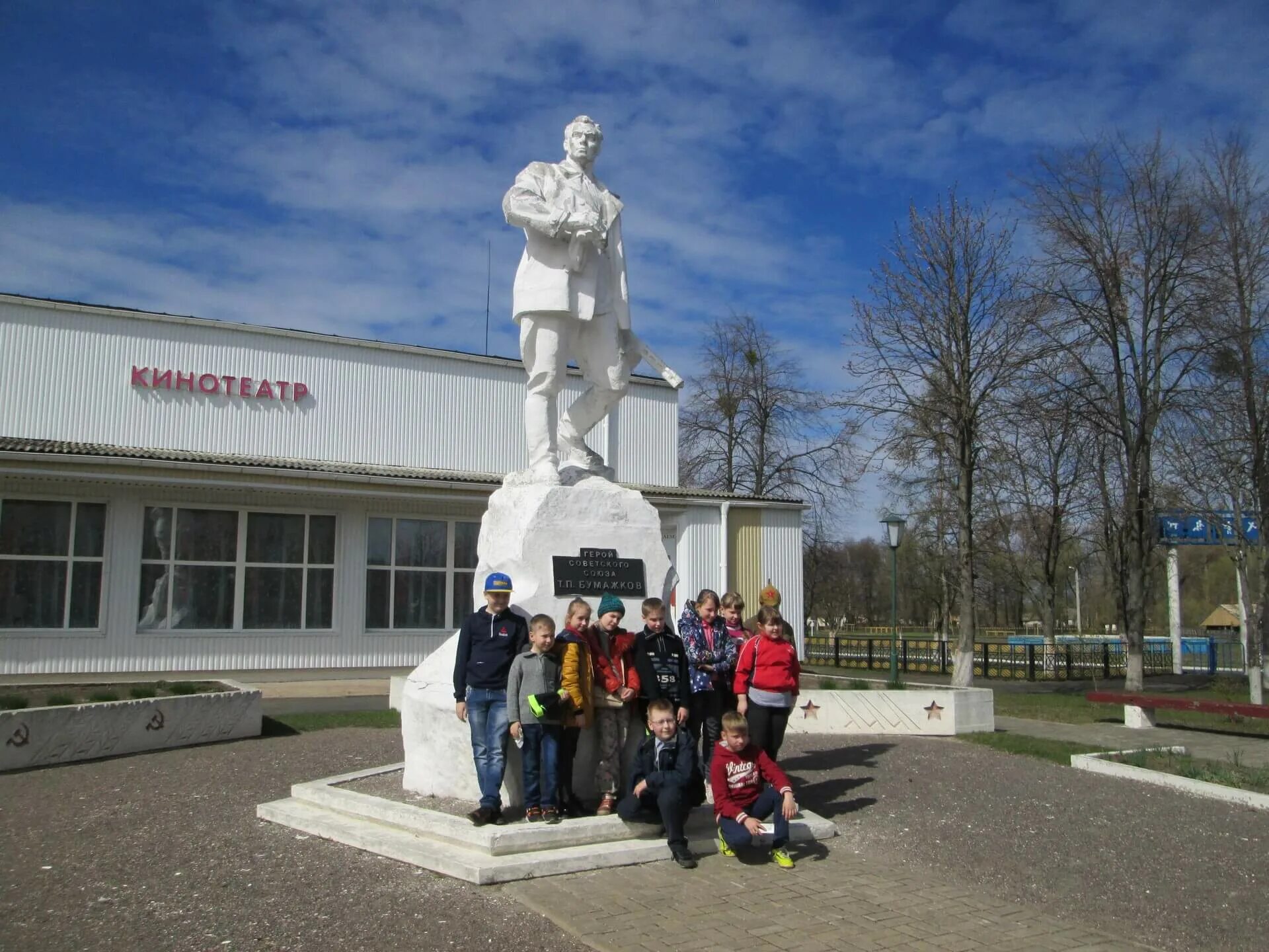 ГП Октябрьский Гомельская. Городской поселок Октябрьский Гомельская область. Памятники Октябрьского района Гомельской области. Октябрьский район достопримечательности Гомельской области. П октябрьский гомельской области