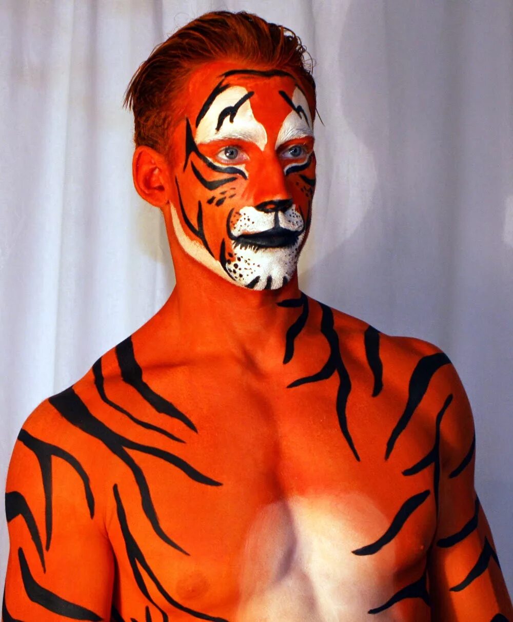 Боди арт тигр. Боди арт макияж. Боди лицо. Боди лицо. Неоновые краски на лице.