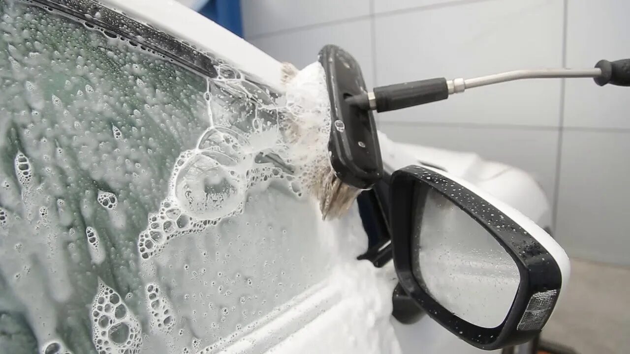 Diamond car wash. Комплексная мойка автомобиля. Зимняя мойка автомобиля. Как часто вы моете машину. Пена на самомойке.