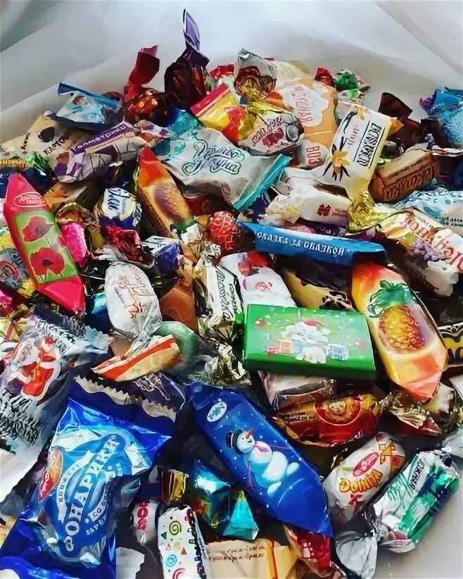 Сон много конфет разных. Куча конфет и сладостей. много конфет. очень много конфет. много конфет и сладостей подарок.