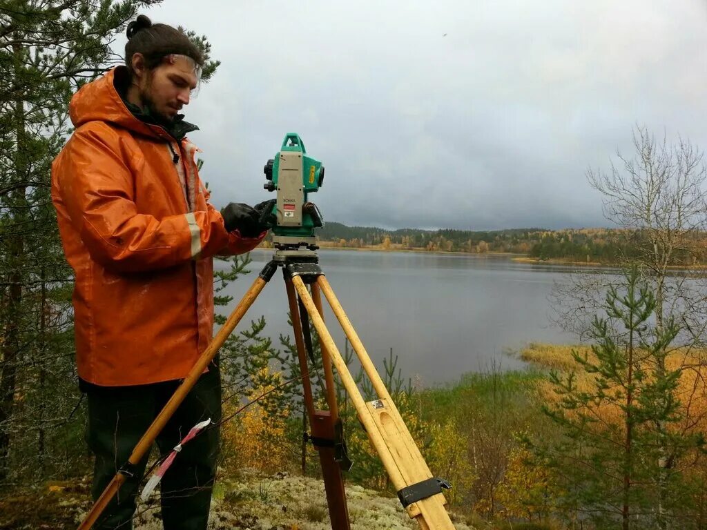 прибор геодезиста sokkia тахеометр. кадастровые работы петербург. топосъемка тахеометром sokkia. кадастровые работы петербург. объявление о кадастровых услугах.