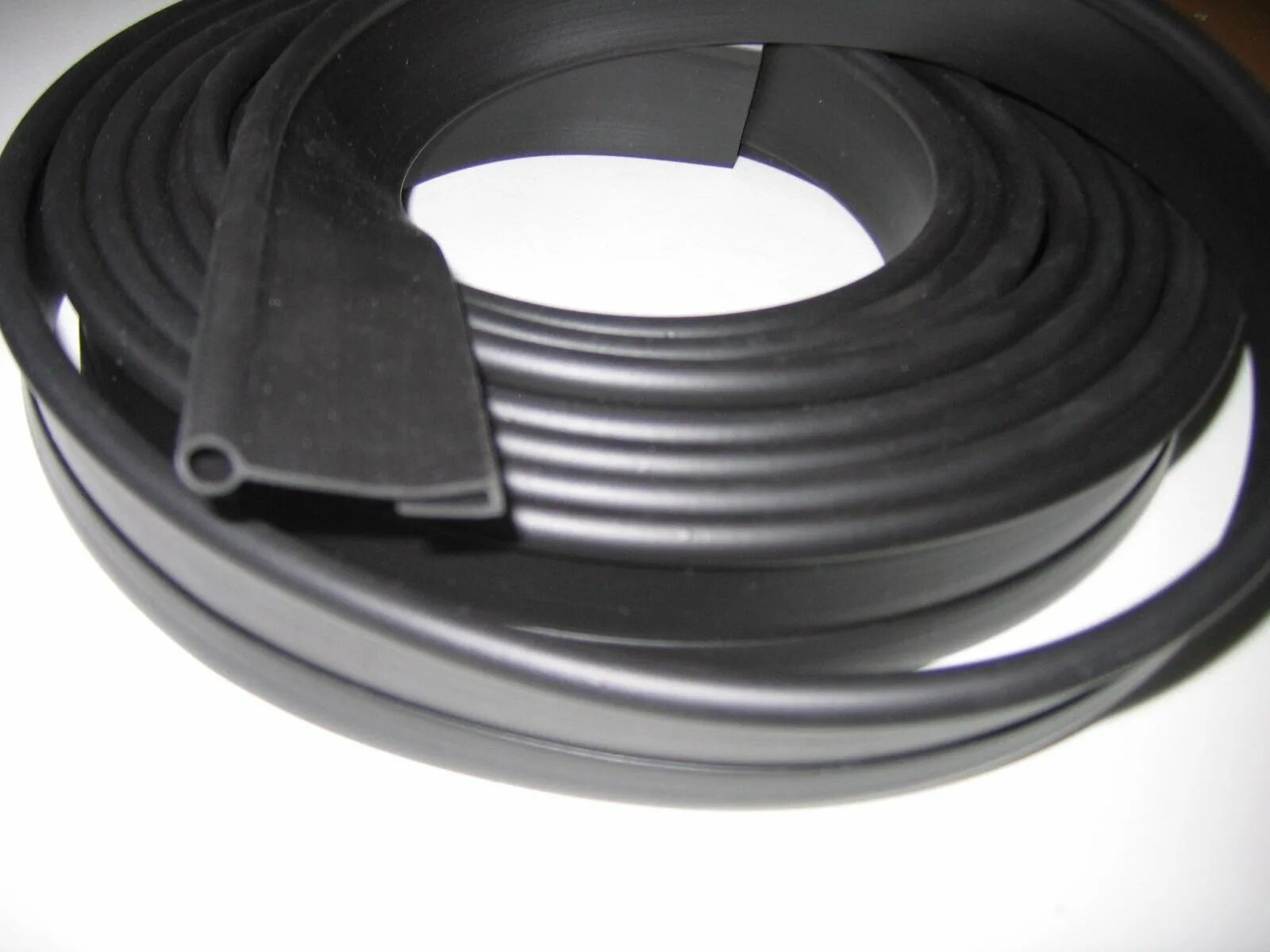 Каучук уплотнитель. Резиновый уплотнитель epdm l=2960. уплотнительная резинка епдм gs130902. резиновый уплотнитель epdm l-102. уплотнитель резиновый тпу-007 епдм.