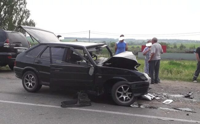 Дтп лоб в лоб. ВАЗ 2114 авария лоб в лоб. Авария в Богословке Пензенской области.