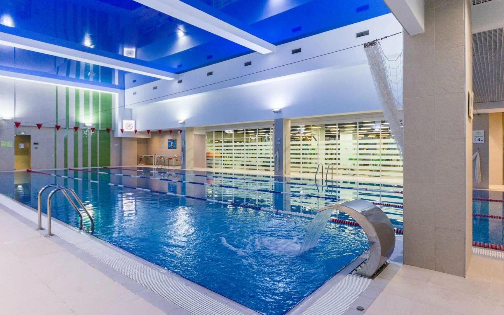 Фитнес центр с бассейном в москве. X fit парк победы бассейн. x fit одинцово. xfit пионерская бассейн. фитнес центр x fit.