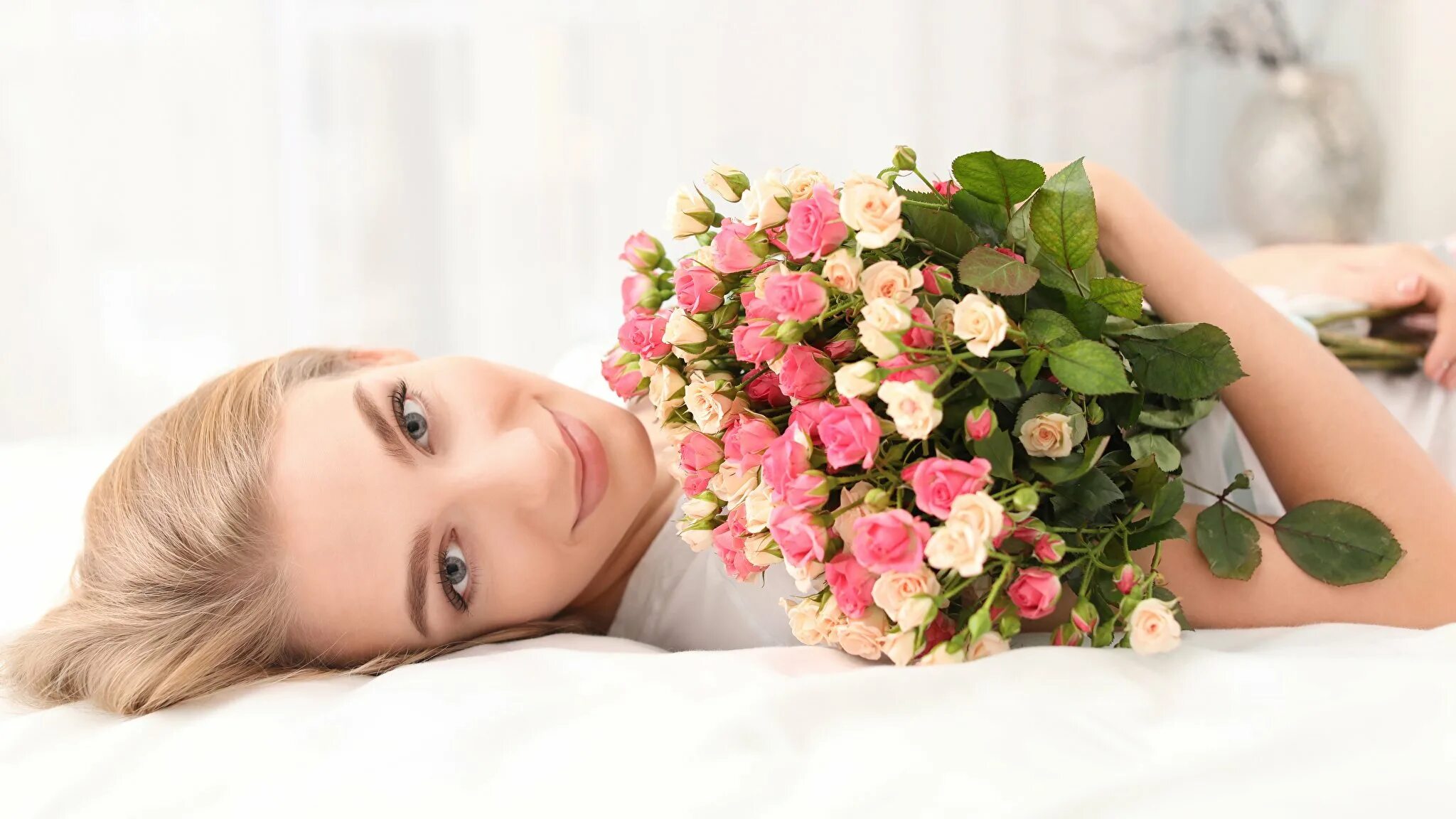 Нежная девушка. Доброй ночи пионы. Девушка спит. Доброй ночи дорогая подруга. Ночь нежна.