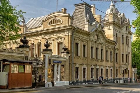 Здания посольств москве