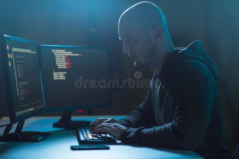 The twins cyber hacker. Кибер террорист. the twins кибер хакер. барри колин кибертерроризм. кибертерроризм стоковые фото для презентации.