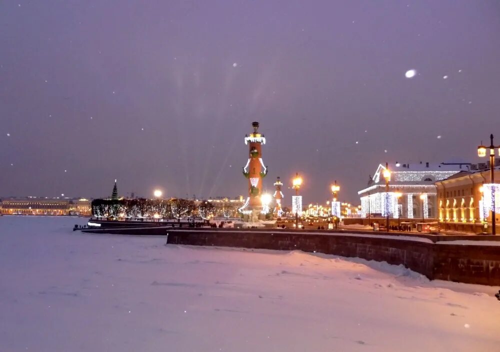 Спб в декабре. Питер зимой новый год. Зимний Питер новогодний. Красивые места Санкт-Петербурга зимой. Зимняя Россия новый год Питеро.