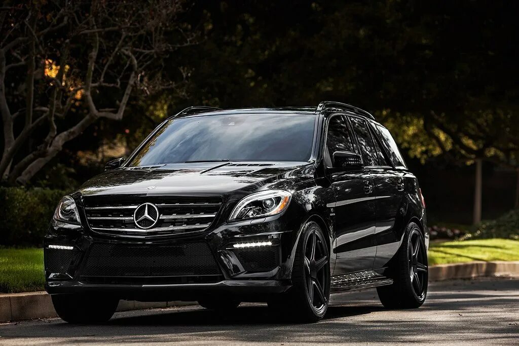 Ml 350 мерседес 2013. Мерседес ml 400 черный. 3 2008. Мерседес мл63 амг 2012. Мерседес мл 63 амг.