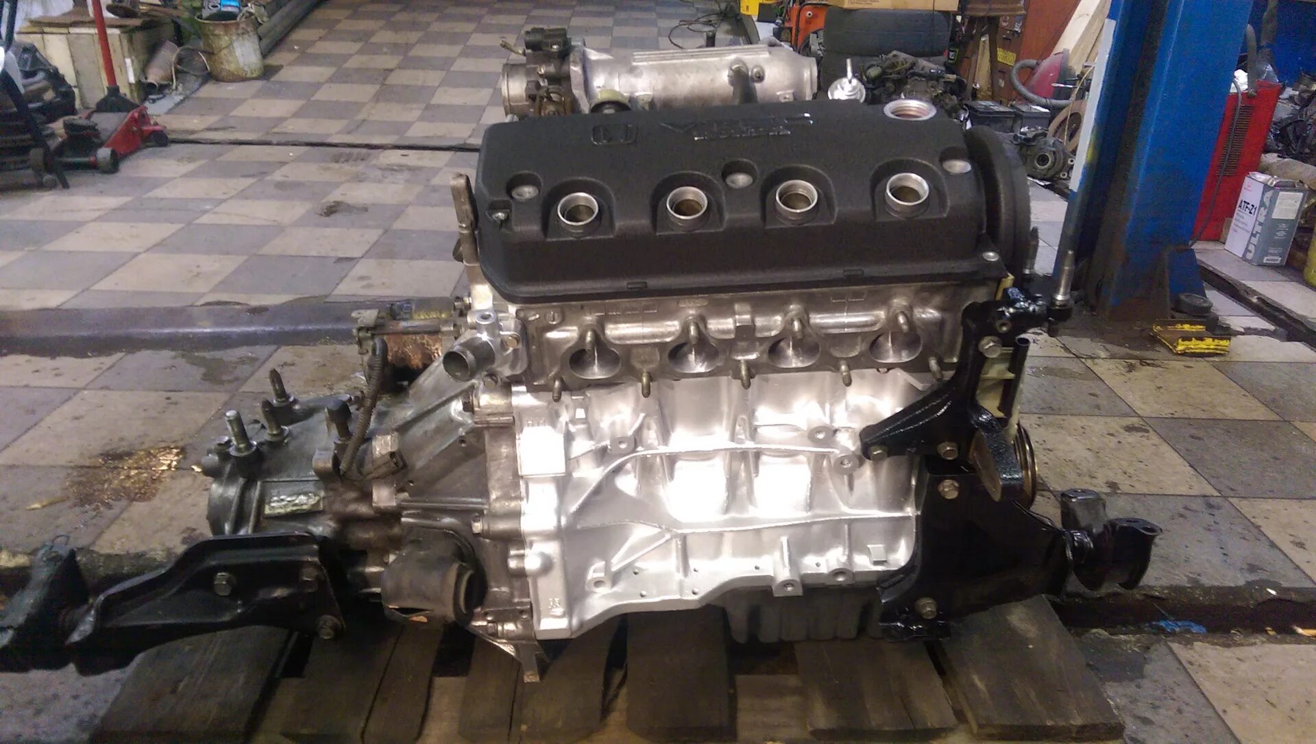 Двигатель d15z6. ДВС Honda d15z4. Двигатель d15z6 Honda Civic. Двигатель Хонда d15.