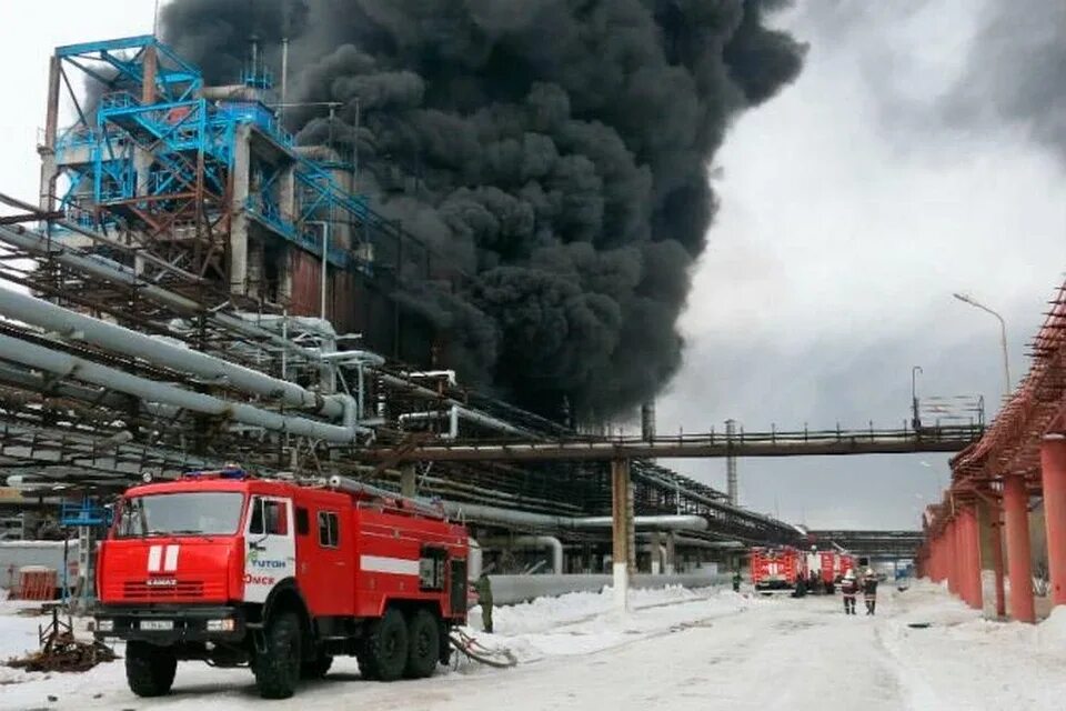 Взрыв на комбинате Омский каучук. Омский каучук пожар. Производственная авария. Пожары на промышленных предприятиях.