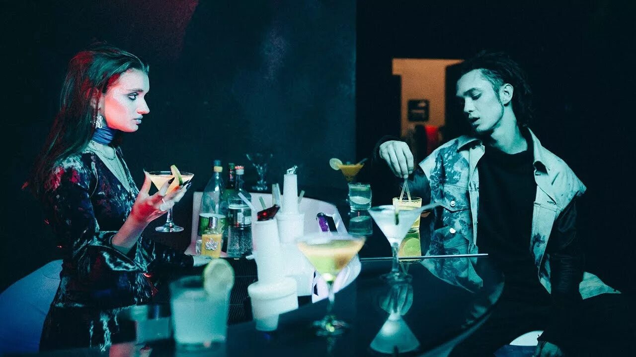Песня кубик льда gone fludd. Холодный кубик льда гон флад. gone.fludd - kubik l&#039;da. кубик льда клип. девушка из клипа кубик льда.