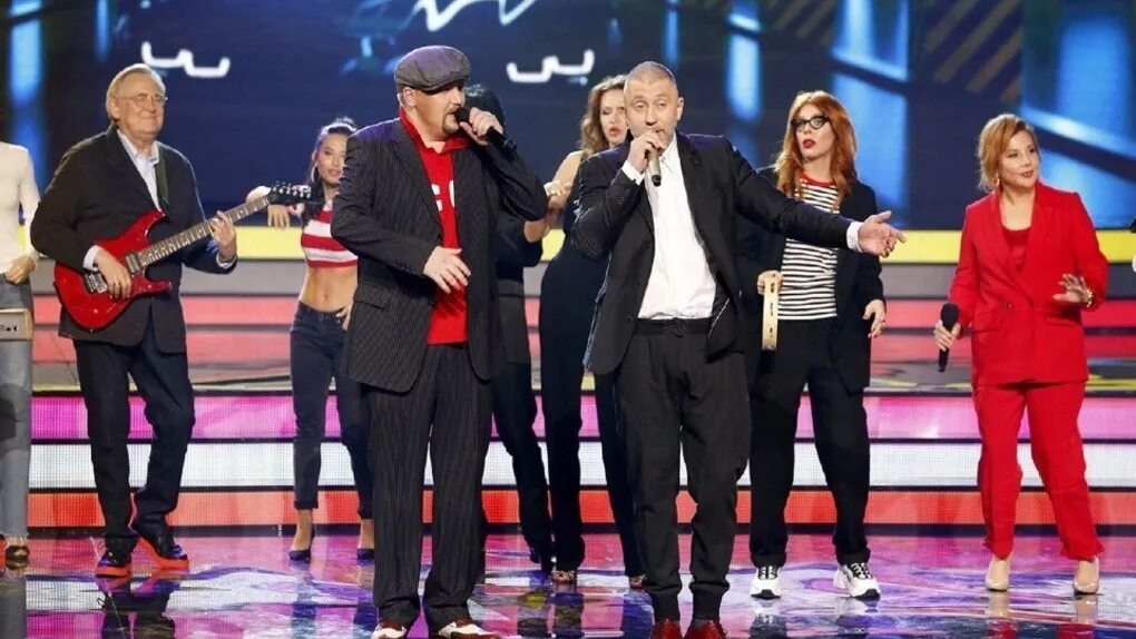 Передача один в один. Гогунский точь в точь. Ліпсінк батл. Один в один ведущие. Шоу 1 1 лучшее.