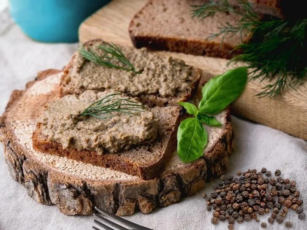 Паштет из говяжьей печени. Печеночный паштет ,(куриной печени). Паштет говяжий печеночный. Паштет из говяжьей печенки.