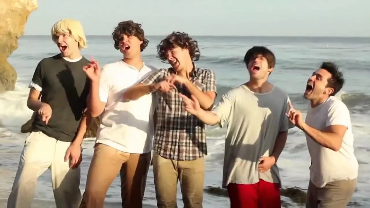 One direction what makes you beautiful. Ван директион луи. What makes you beautiful. One direction what makes you beautiful. "what makes you beautiful" by one direction.