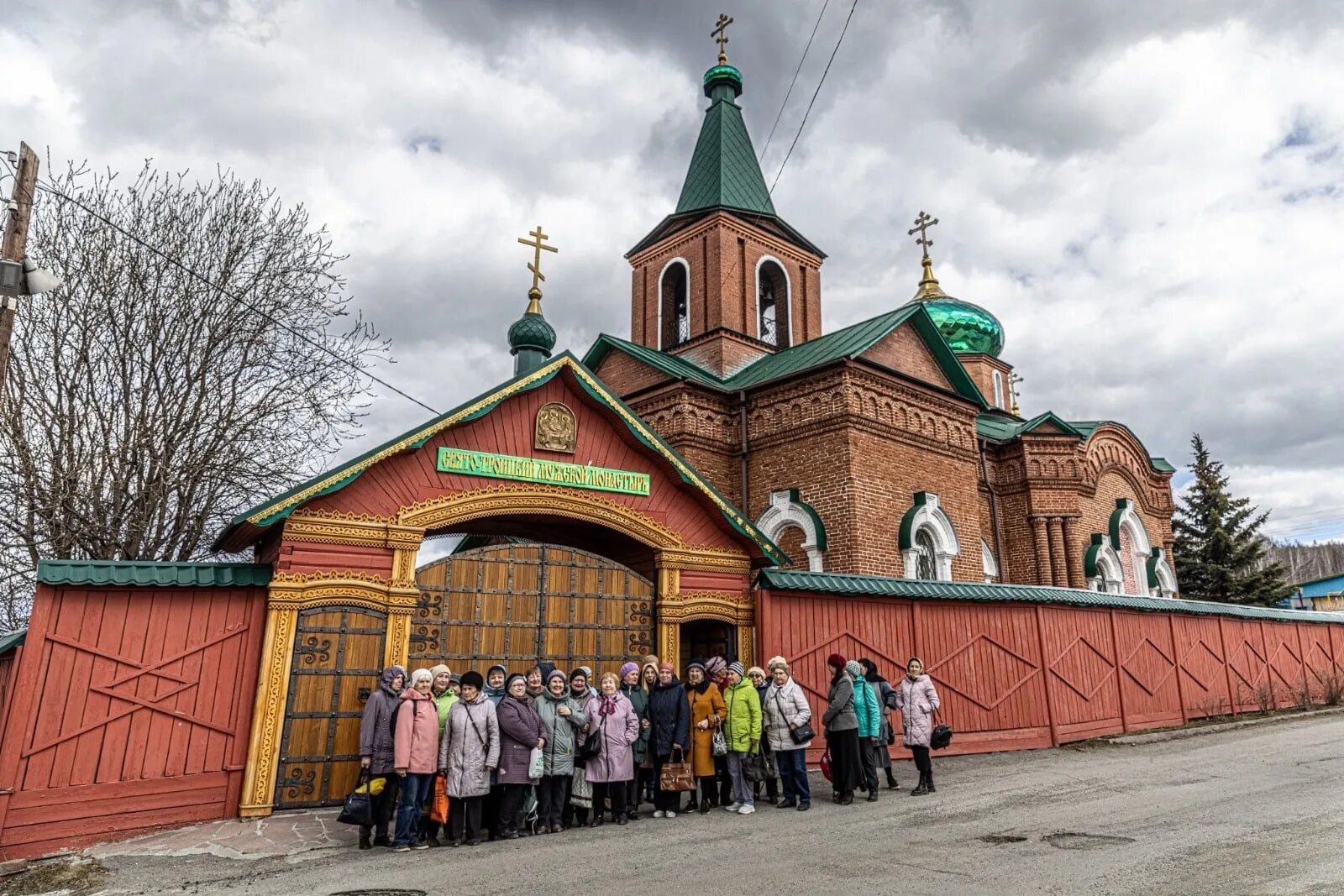 Тарасково свято троицкий. Тарасково монастырь Свердловская. Свято-Троицкий Всецарицынский мужской монастырь. Тарасково мужской монастырь. Тарасково источники святые.