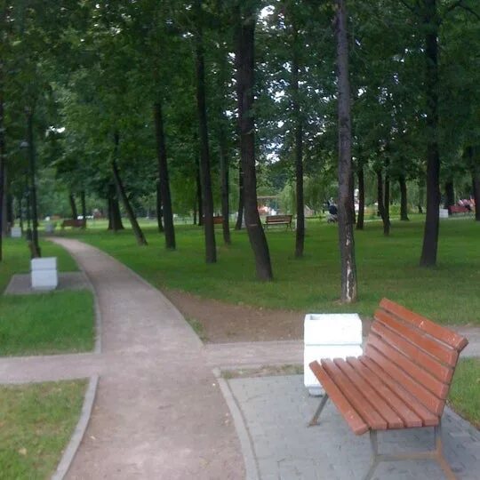 Семеновский сквер. Семеновский сквер москва. Семеновский сквер. Сквер у метро семеновская. Семеновский парк москва.