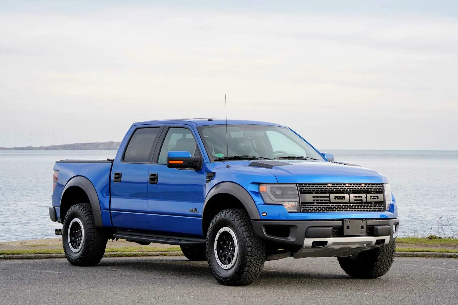 Купить форд ф150. Ford f-150 SVT Raptor. Ford f-150 SVT Raptor 2013. Ford f-150 SVT Raptor SUPERCREW. Ford f 150 Raptor 2000.