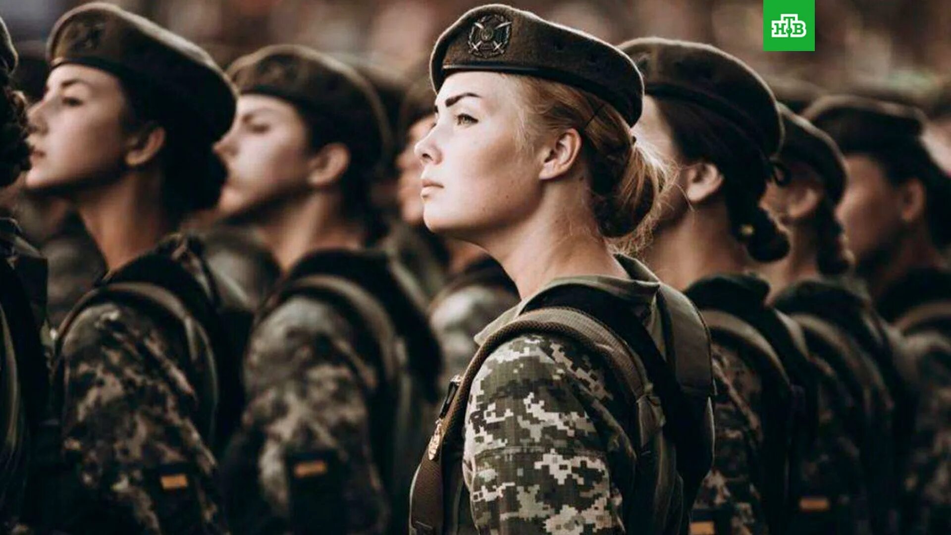 Женщина солдат. Женщины в армии Украины. Украинские девушки военные. Женщины солдаты Украины.