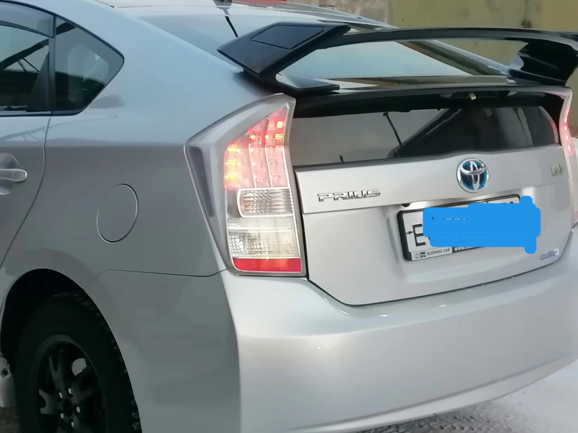 Спойлер prius 30. Спойлер на приус 30. Спойлер на toyota prius. Спойлер на приус 30. Тойота приус 2009 спойлер.