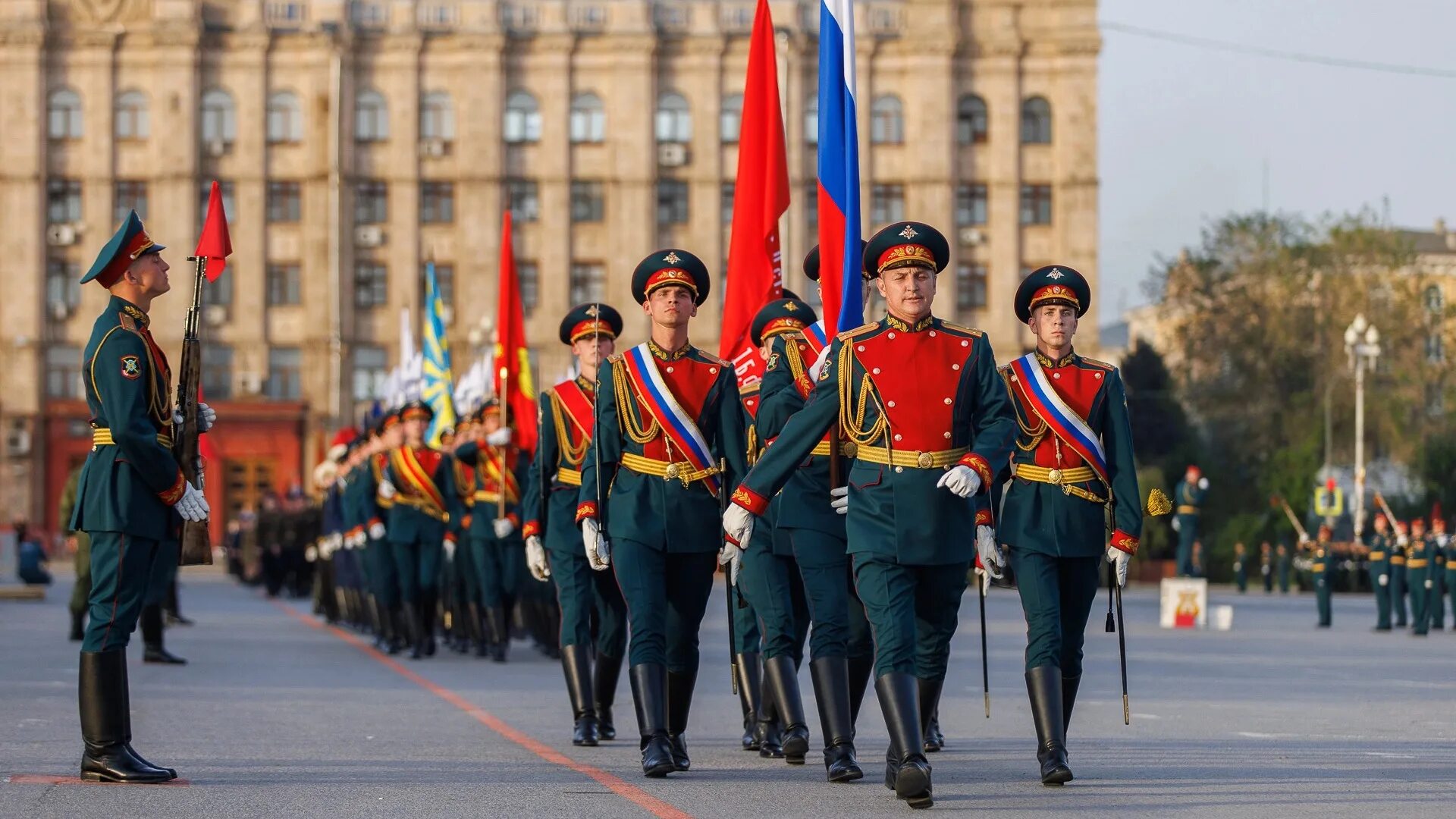 Парад 9 мая волгоград. Парада Победы на 9 мая в Волгограде. Российская армия парад. Репетиция парада Победы Волгоград. Парад в Волгограде 9 мая 2023.