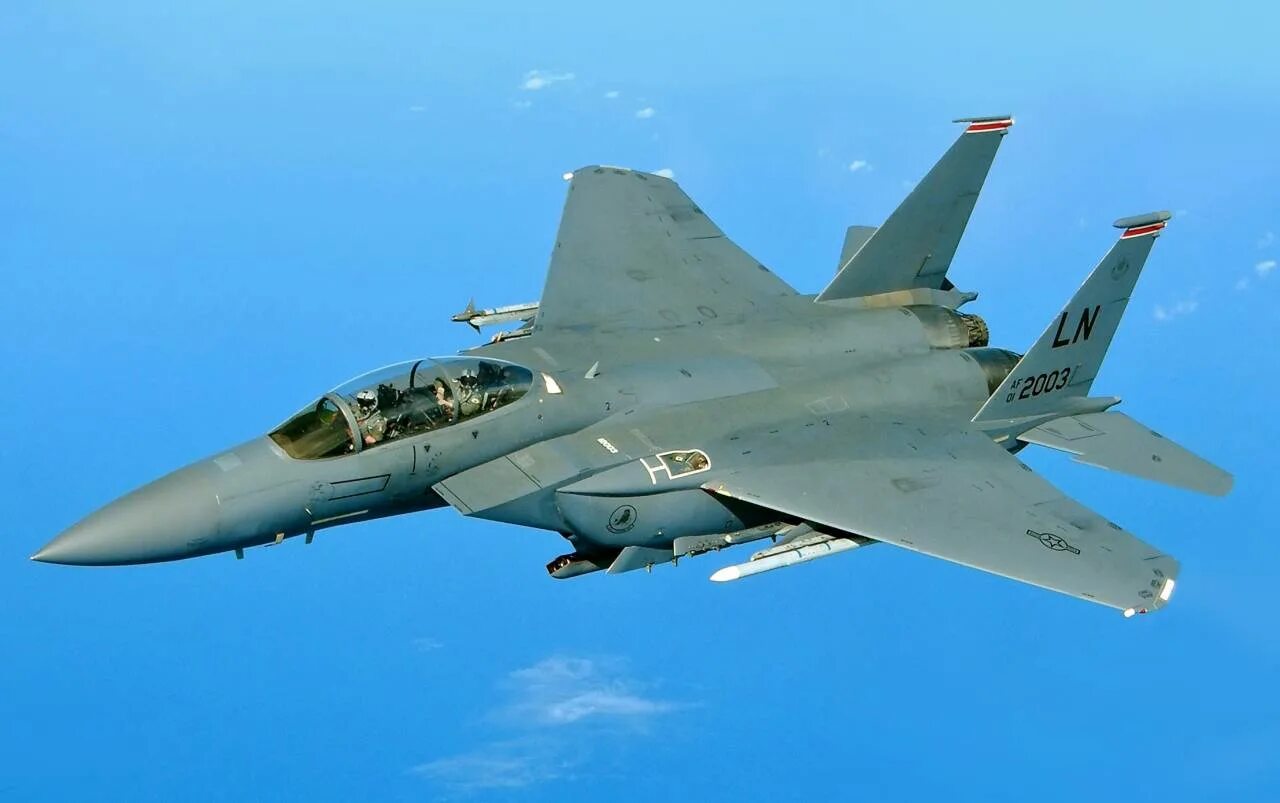 Истребитель словарь. F-15 Eagle. F-15e Strike Eagle. F-15 Strike Eagle. Самолёт f-15e Strike Eagle.