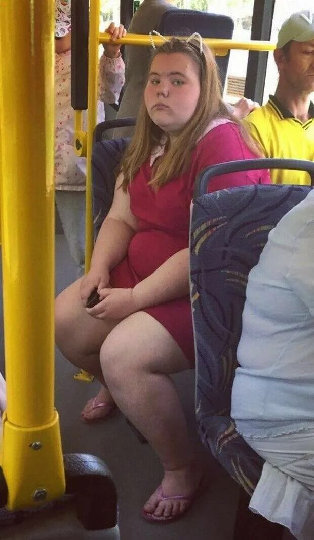 Толстушка в общественном транспорте. Женщина в маршрутке. Русские женщины в автобусе