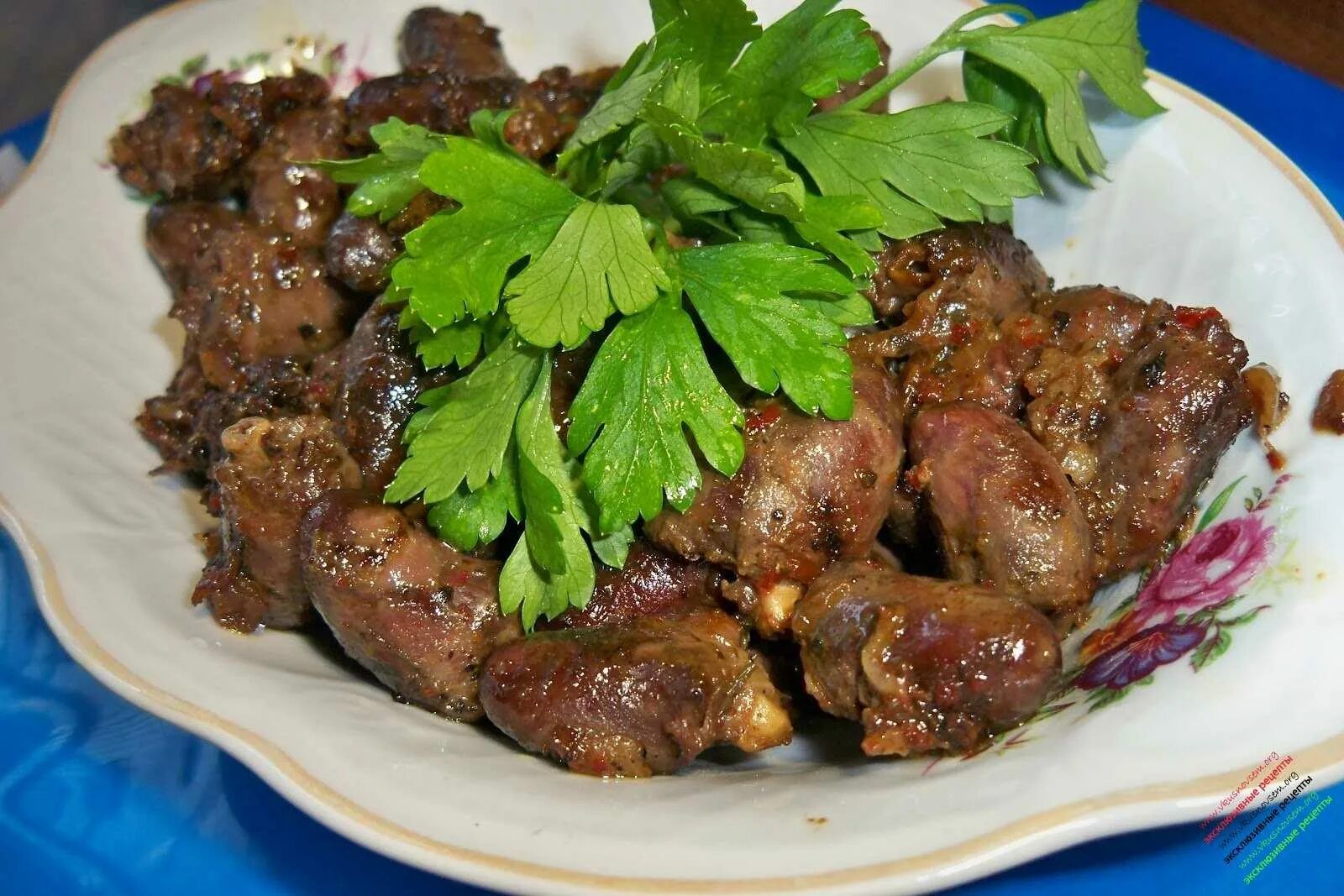 Блюда из субпродуктов птицы. Куриные сердечки. Блюда из субпродуктов. Жареные куриные сердечки. Куриные желудочки тушеные с овощами.