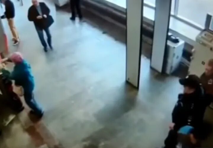 Видео где расстреливают людей в углу крокус. Перестрелка в метро Рязанский проспект. Стрельба в подземке Москвы. Расстрел в Московском метро.