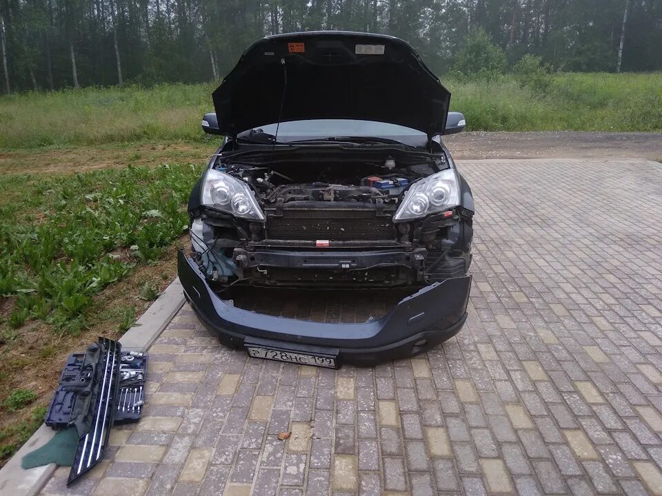 Как снять бампер хонда срв 3. Honda crv 3 без бампера. honda crv 2008 без переднего бампера. срв 2008 без бампера. снятие переднего бампера хонда срв 3.