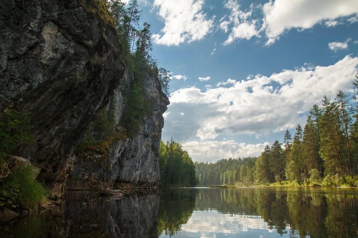 Реки свердловской области рыбалка. Река Сосьва Денежкин камень. Река Сосьва Свердловская область. Урал река Сосьва. Река Сосьва ХМАО.