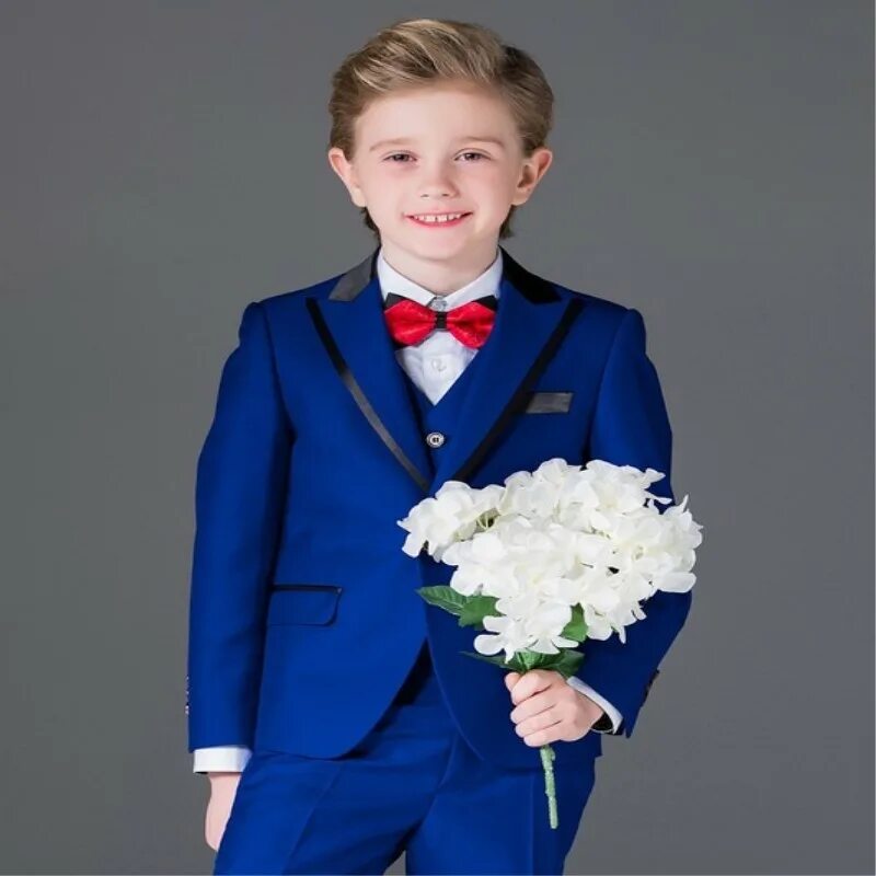 Мальчик в синем костюме. Костюм для мальчика на выпускной. Костюмы для детей на свадьбу. Одежда для мальчиков на свадьбу. Жениха 7 лет