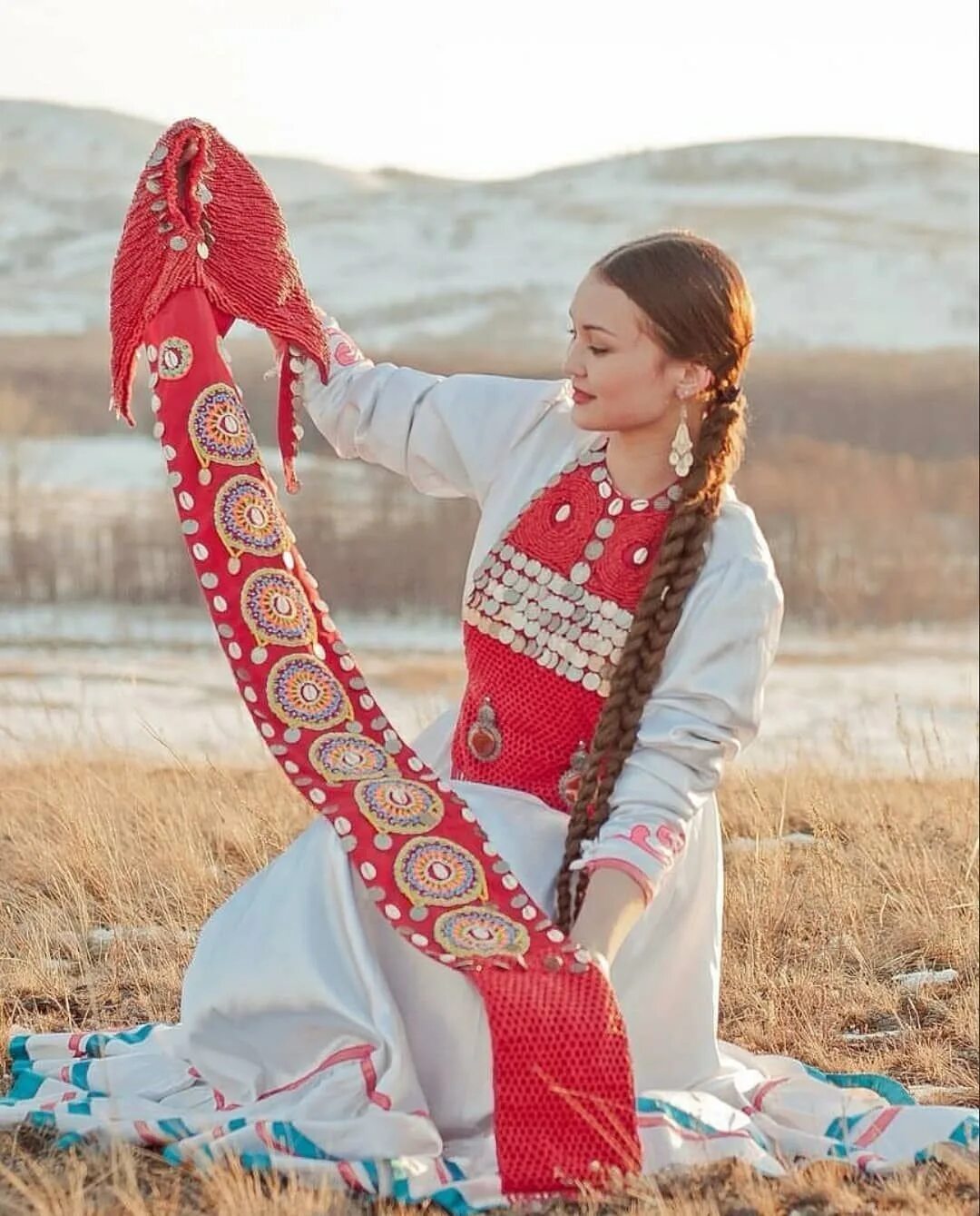 Башкирское украшение для кос. Башкирский национальный костюм кашмау. кашмау нагрудник башкирский. кашмау башкирский головной убор. башкирский национальный костюм елан.