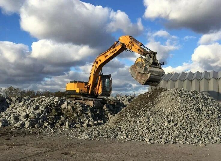 Железобетонные отходы. Дробилка бетона вольво. Строительный мусор бетон. Отход бетона. Тара для бетонных отходов.