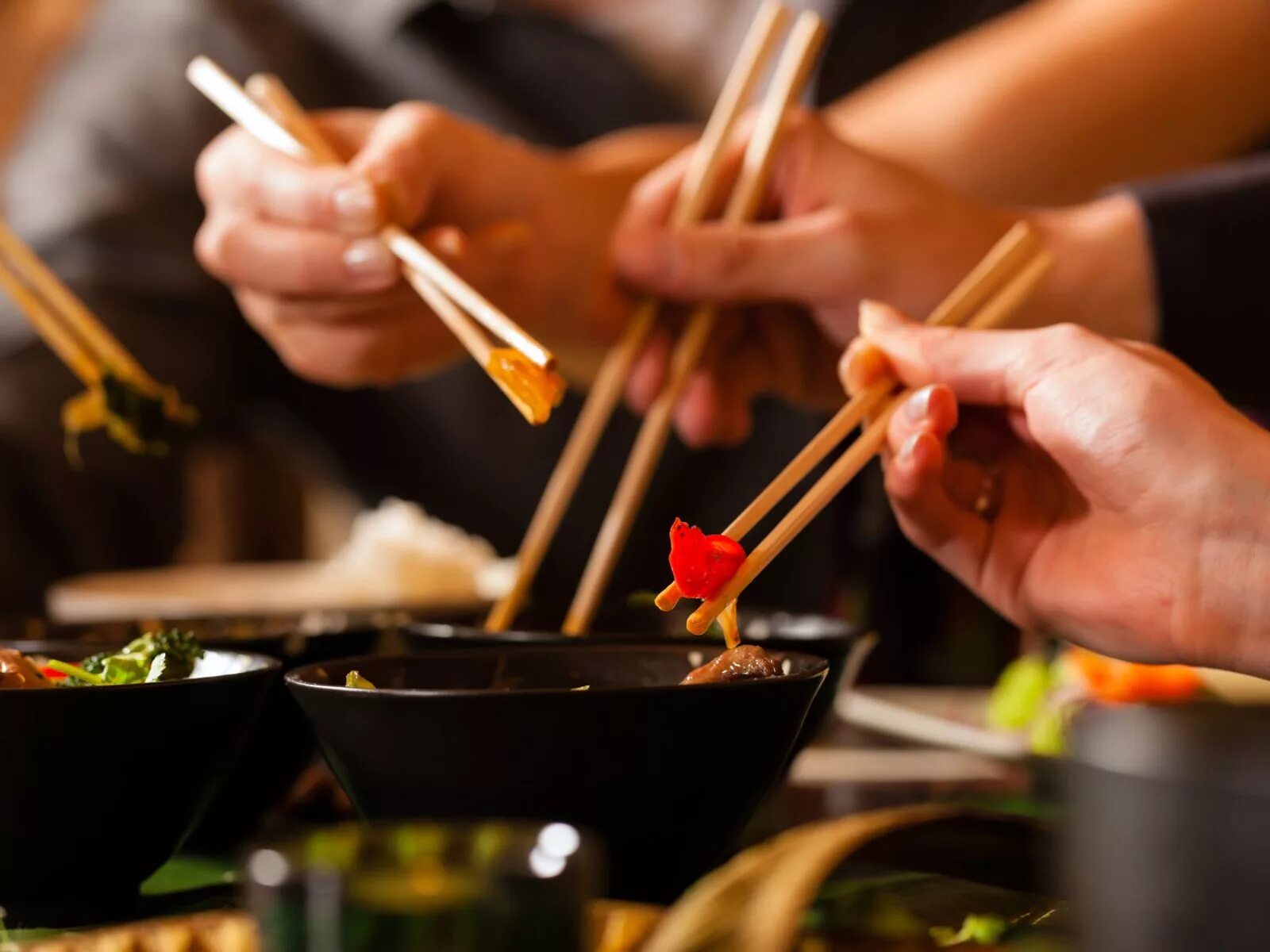 Wok: паназиатская кухня. Корейская еда джокбал. Южная корея кухня панчан. Азиатская кухня. Особенности китайской кухни.