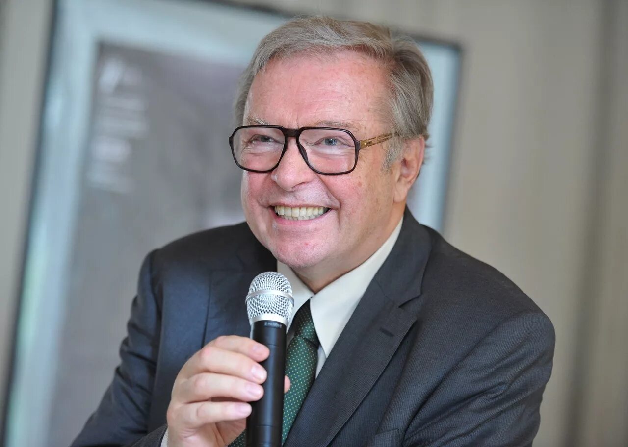 Кшиштоф занусси золотой лев. Кшиштоф занусси «константа» афиша. Режиссер кшиштоф занусси фото. Кшиштоф занусси фото. Кшиштоф занусси фото.