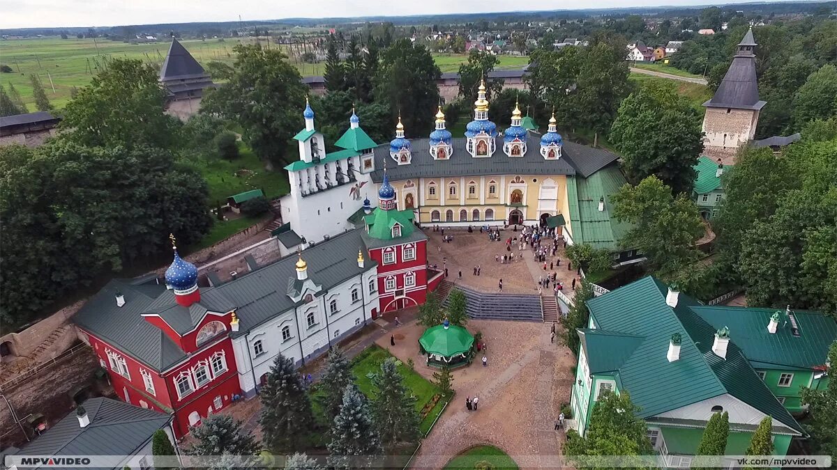 Печоры Псковская область монастырь. Псково-Печёрский монастырь (г. Печоры). Печоры Псковская область скит. В Пскове монастырь Печерский монастырь.