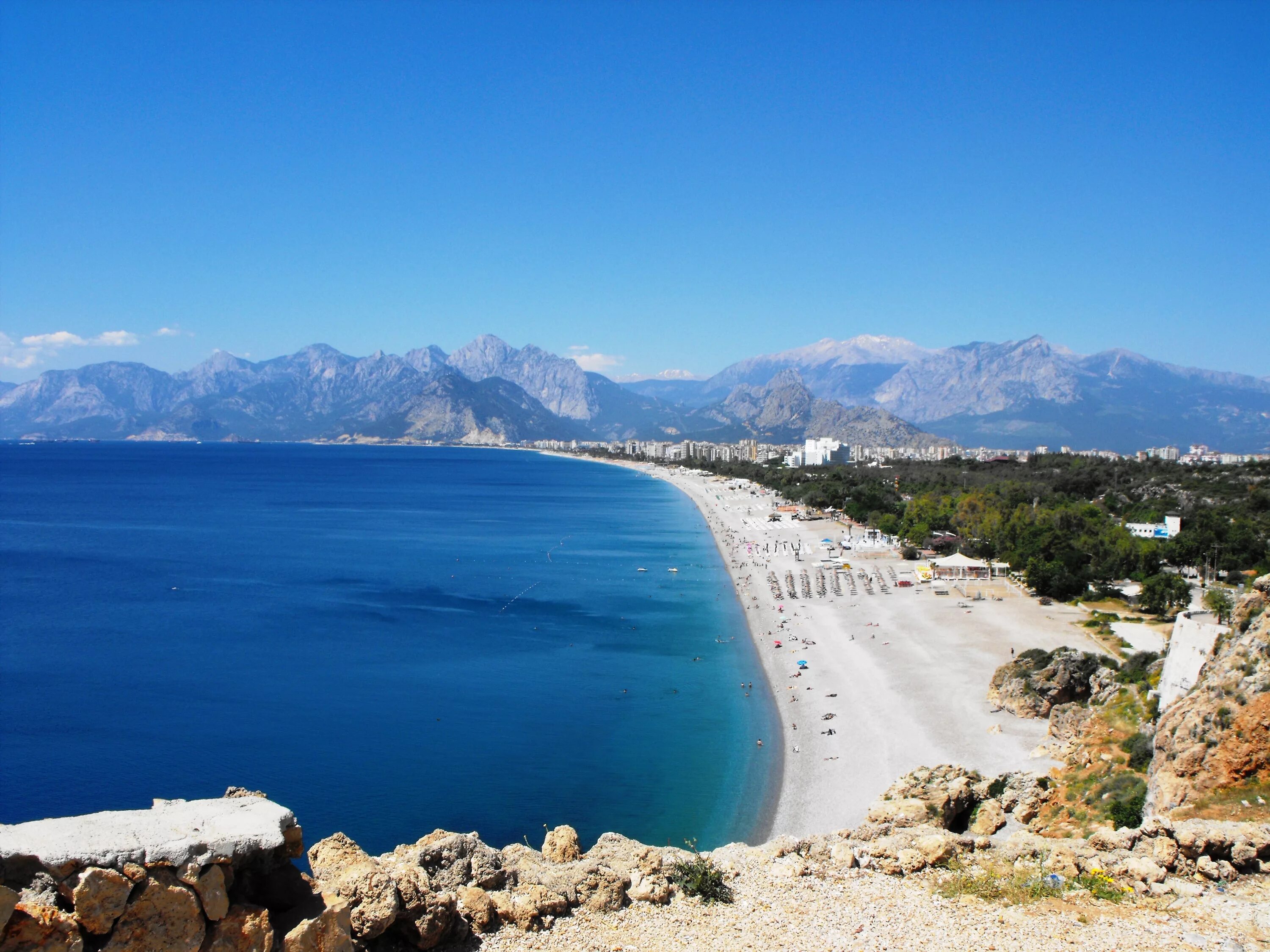 Antalya beach. Средиземное море Кемер. Турция море Анталийское побережье. Средиземное море Турция Анталия. Пляж Топчам Анталия.