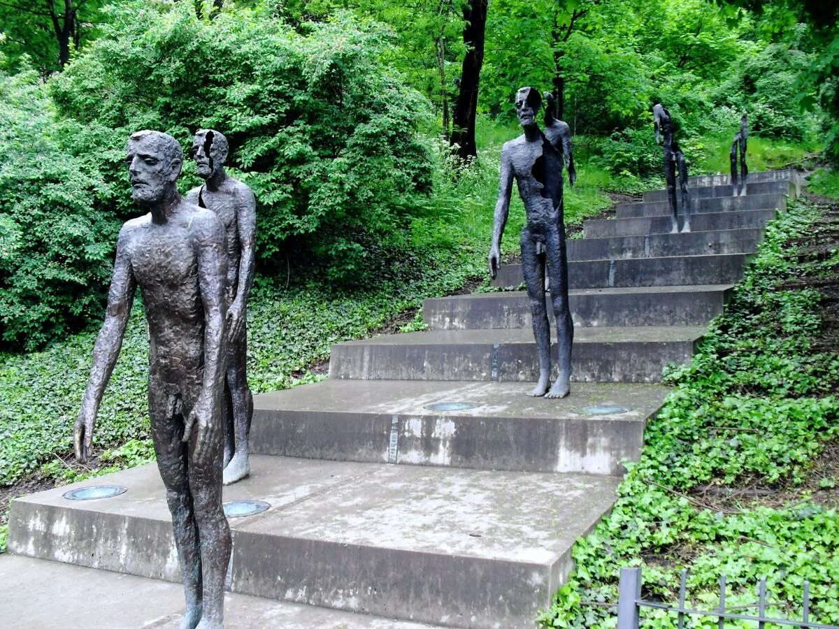 Памятник коммунизму. Памятник жертвам репрессий прага. Памятник коммунизму в праге. Памятник коммунизму. Мемориал жертвам коммунизма (прага).