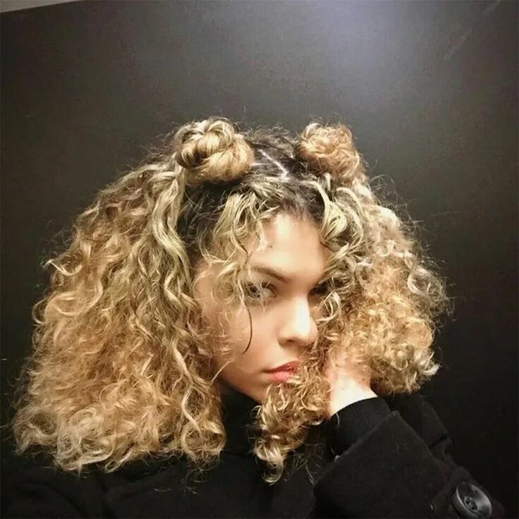 Curly blonde. Керли кудри биозавивка. Афро кудри биозавивка. Кудри Боттичелли 2с. Хим завивка мелкие кудри.