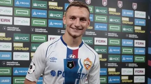 Футболист даю