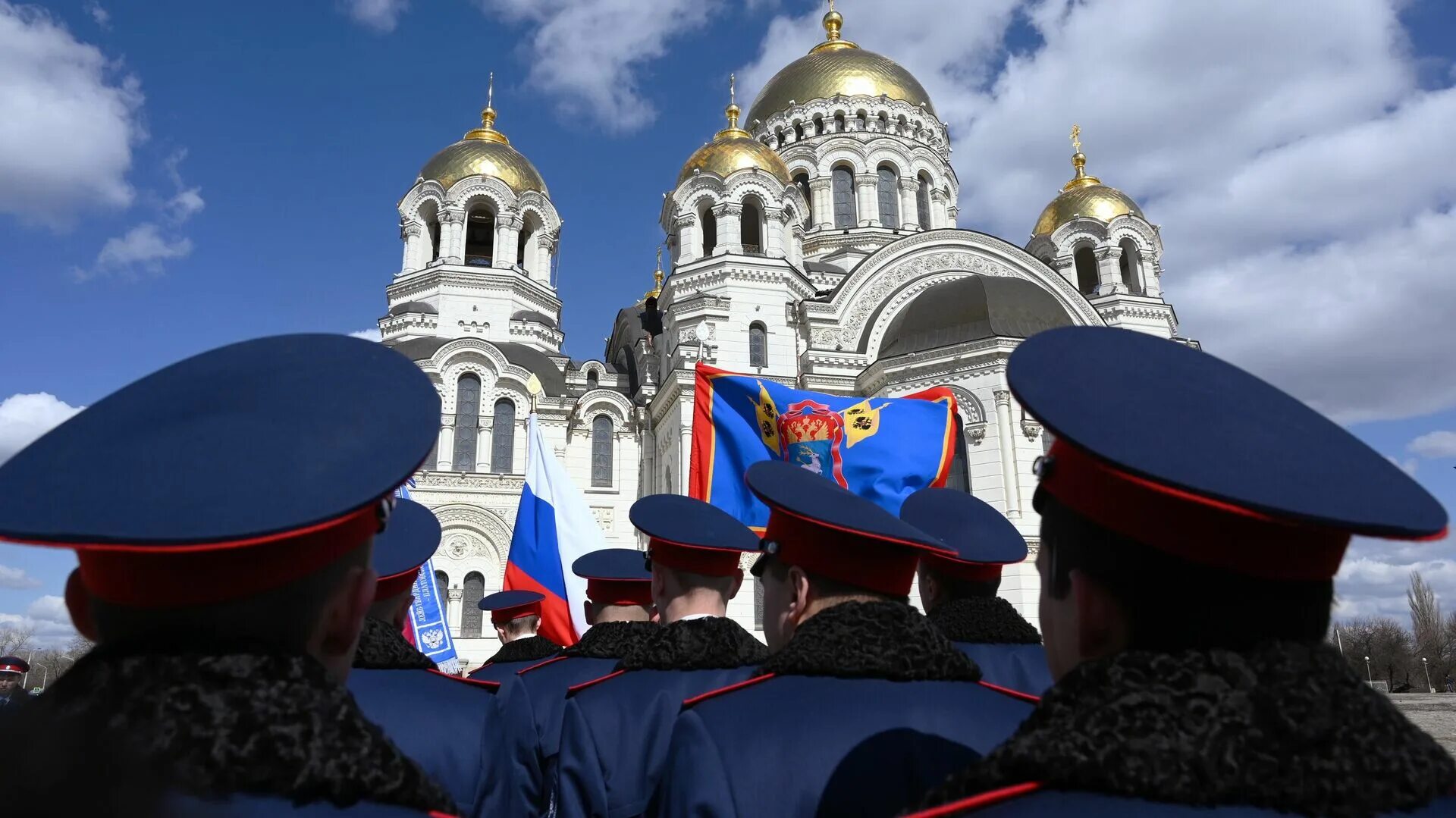 Служба в украинской церкви. -Причастие Казаков перед военной службой. Благословение военного в дорогу.