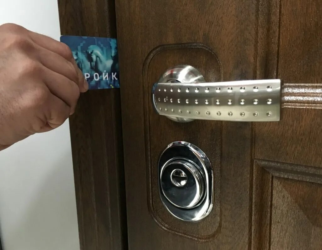 Заклинило дверную ручку