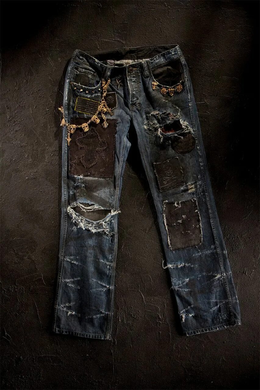 Джинсы грязного цвета. Gucci Genius джинсы. Старые рваные джинсы. Дорогие джинсы. Драные джинсы дорогие.