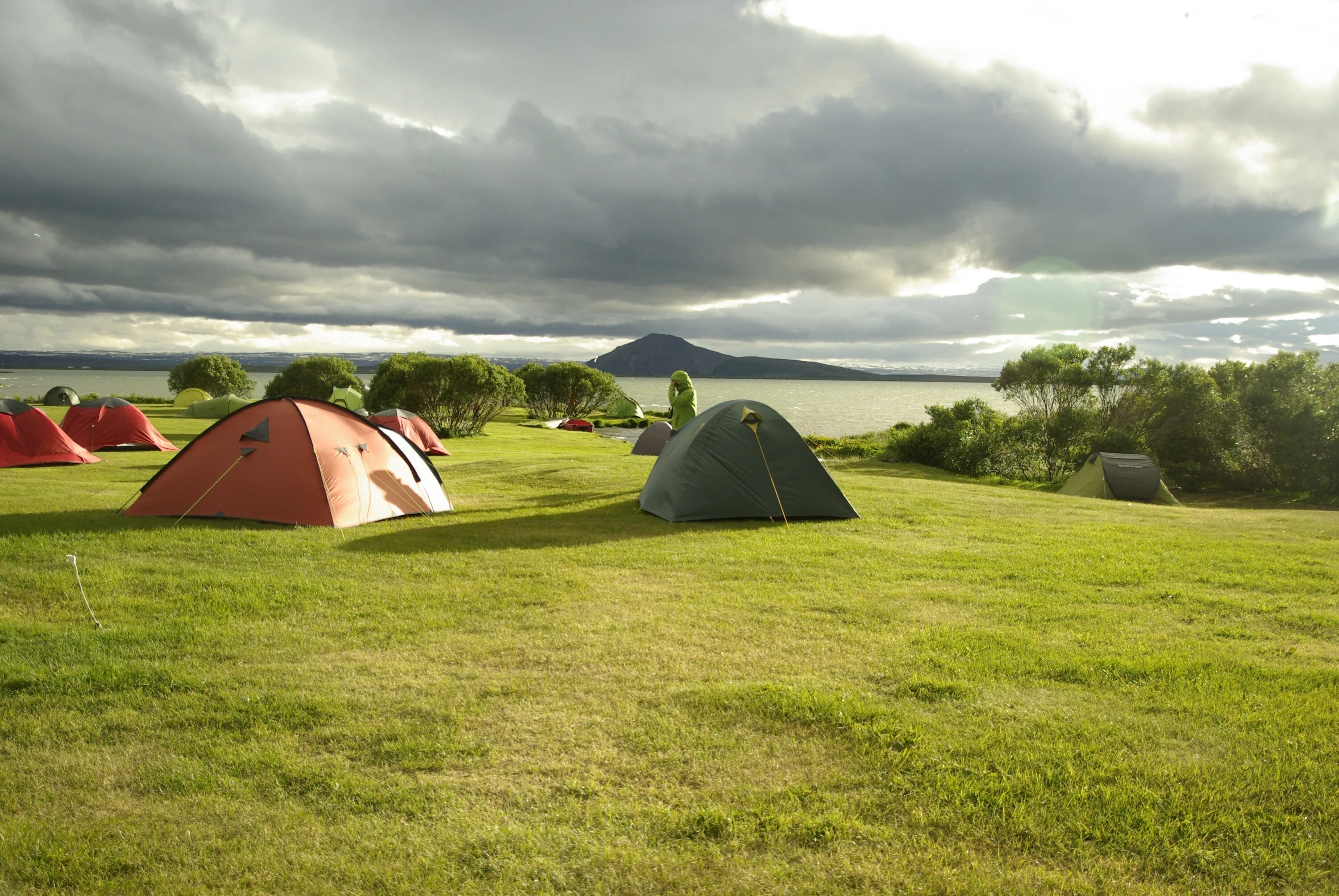 Outdoor camp. Исландия кемпинг. Палатка. Палатка на Поляне. Палаточный кемпинг.