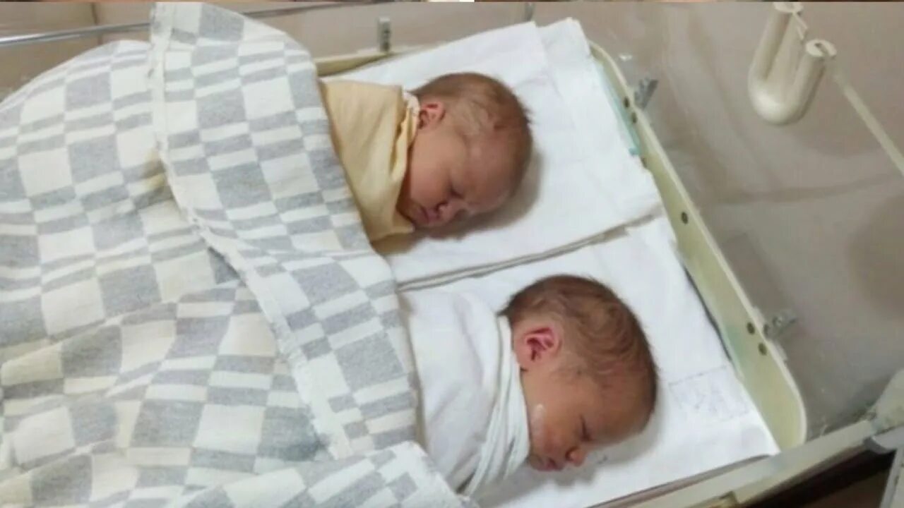 Палата отказников в роддоме. Женщины отказавшиеся от детей в роддоме. Роддома по уровням. Женщины отказавшиеся от детей в роддоме. Новорожденные близнецы в роддоме.