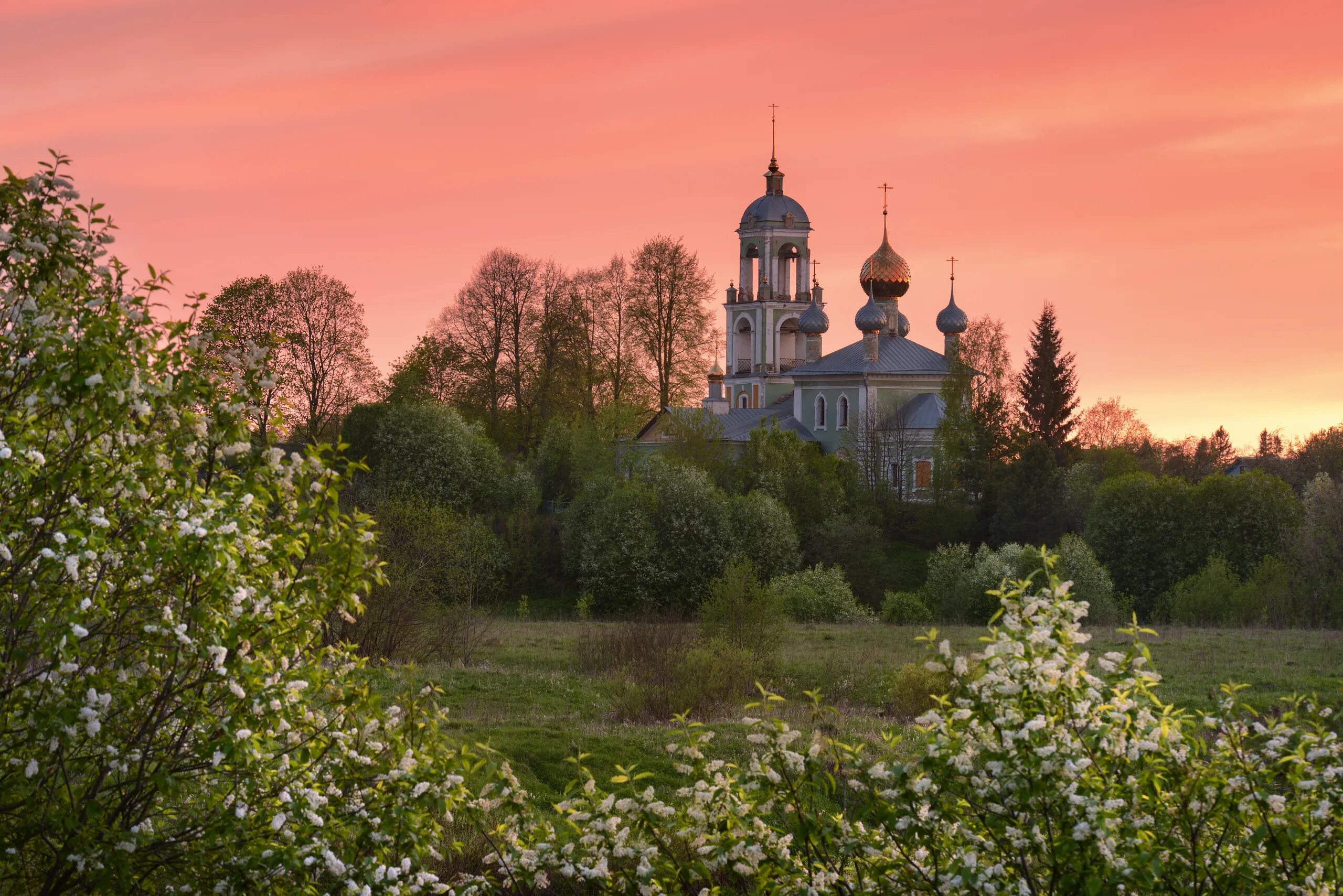 Был майский вечер. Майский вечер. Храм весной. Майский вечер в деревне.