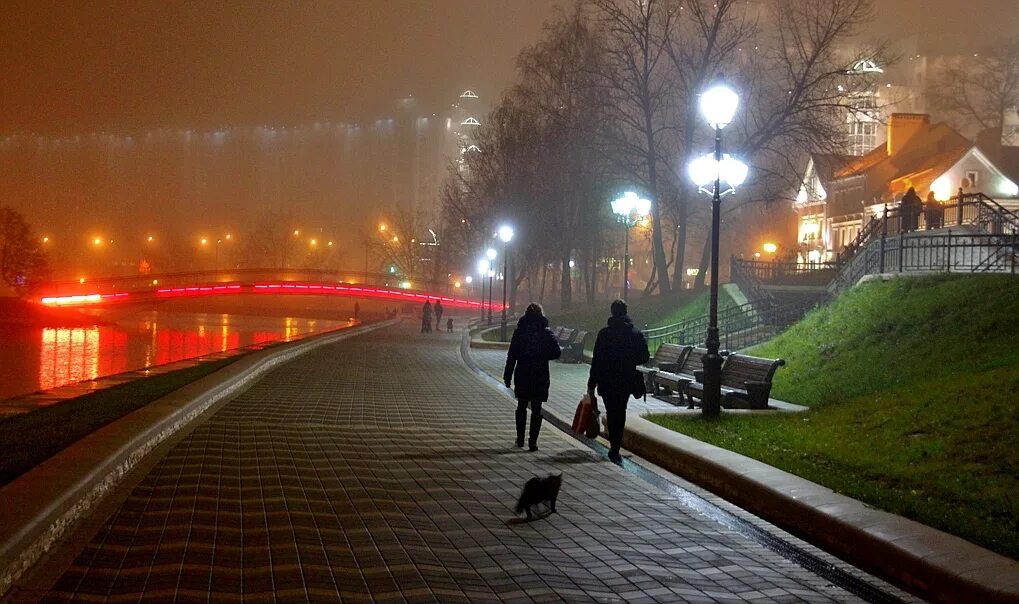 Время гулять вечером. Минск набережная. Вечерняя прогулка. Парк для вечерней прогулки. Осенняя вечерняя прогулка.