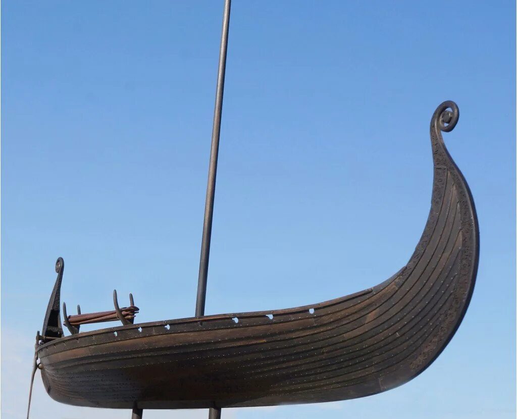 Ладья картинка. Ладья Драккар викингов. Славянская Ладья корабль. Драккар Кинг Харальд. Ладья это в древней Руси.
